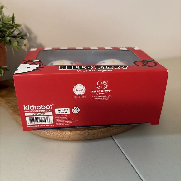 Hello Kitty Vinyl Mini Figure 2 Pack Kidrobot 2021 Tokidoki Pop Sofubi NIB - Picture 4 of 6